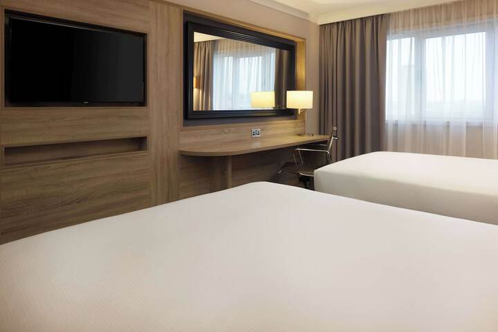 Room 25 of 117