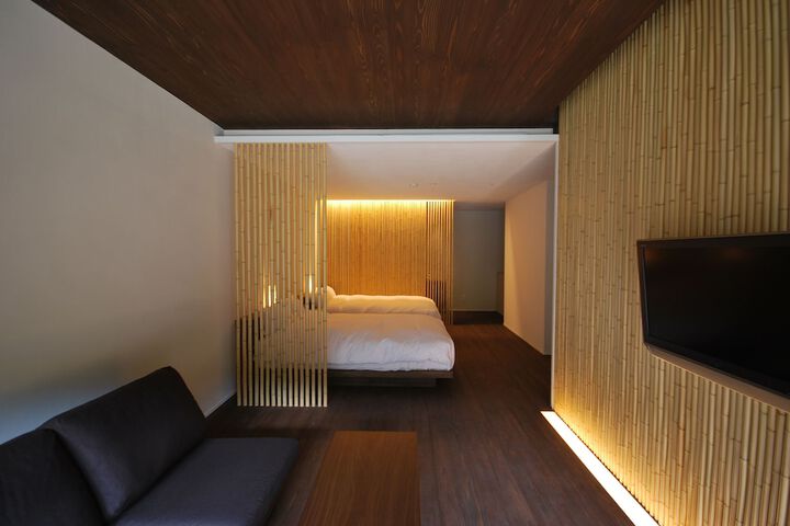 Room 12 of 32