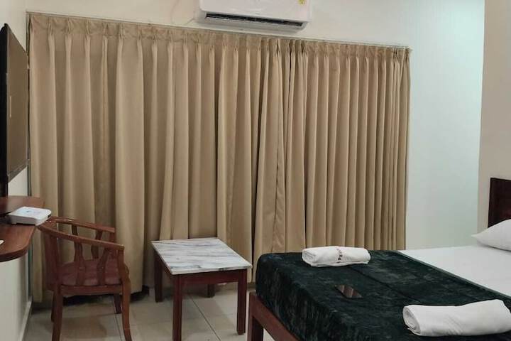 Room 7 of 18