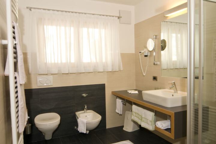 Room 15 of 46