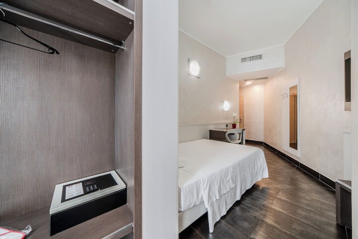 Room 33 of 81