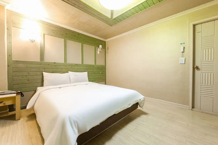 Room 3 of 14
