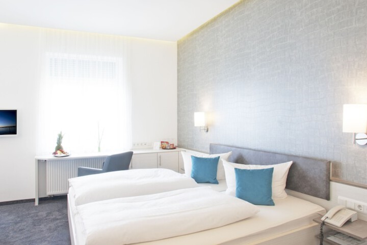 Room 2 of 39