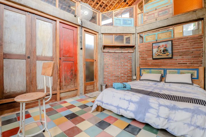 Room 8 of 28