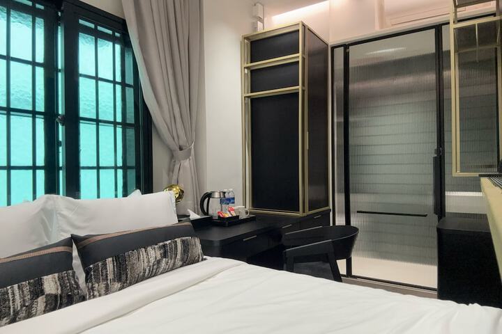 Room 10 of 21