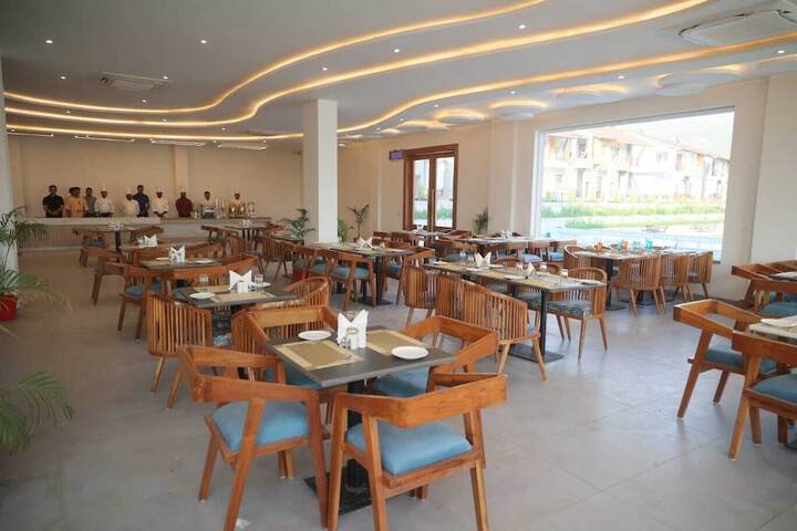 Dining 65 of 80