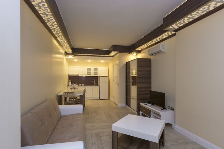 Room 8 of 30
