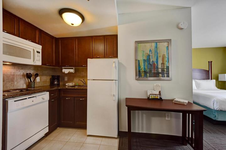 1 Queen Bed Studio Suite Studio Full Kitchen (13 of 14)
