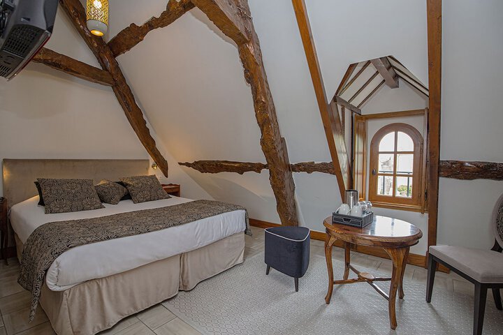 Room 4 of 113