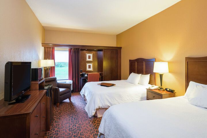 2 Queen Beds (11 of 11)
