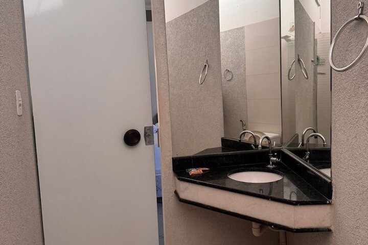 Room 4 of 7