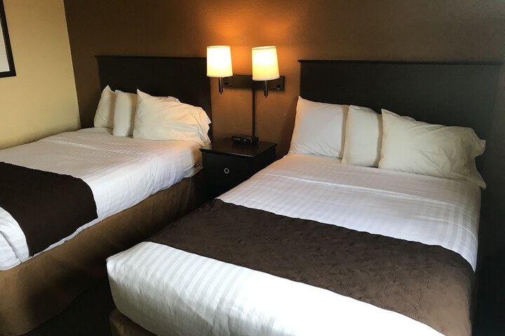 2 Double Beds (9 of 12)