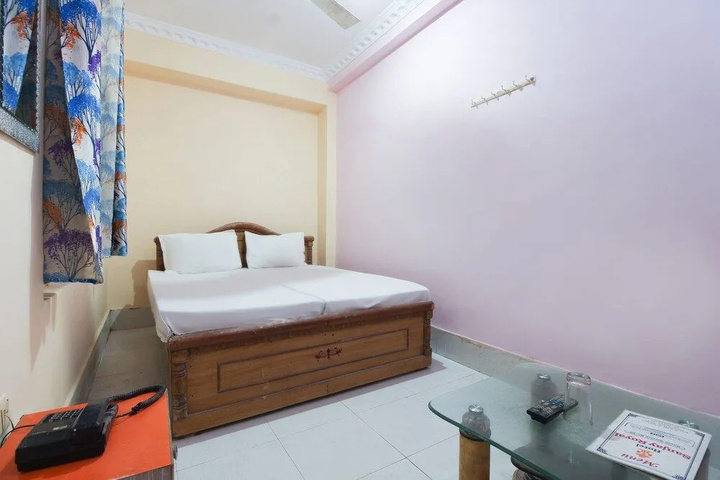 Room 6 of 13