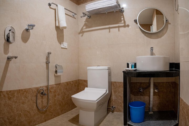 Room 5 of 12