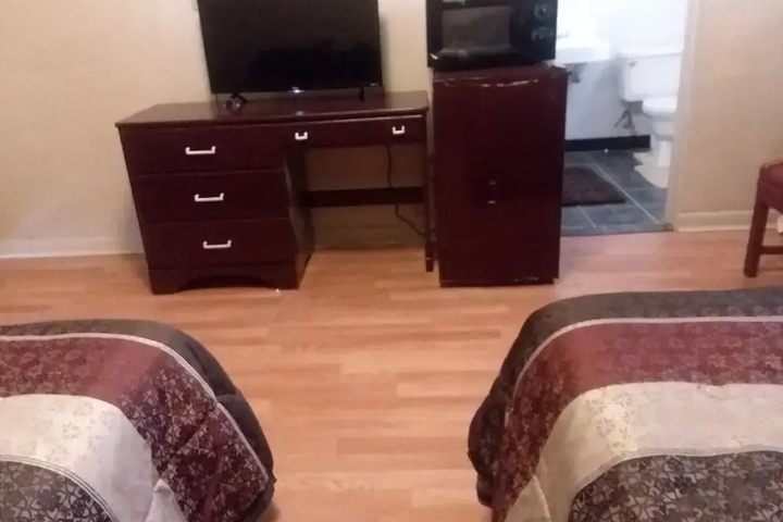 Room 6 of 15
