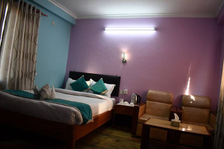 Room 5 of 16