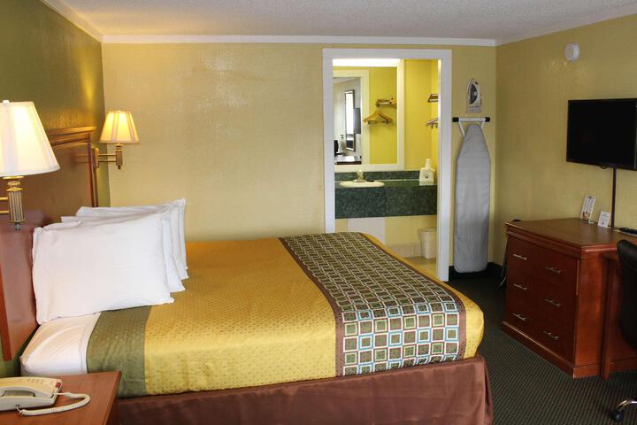 1 King Bed (15 of 28)