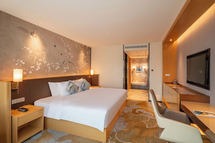 Room 8 of 73