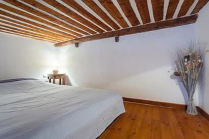 Room 2 of 8
