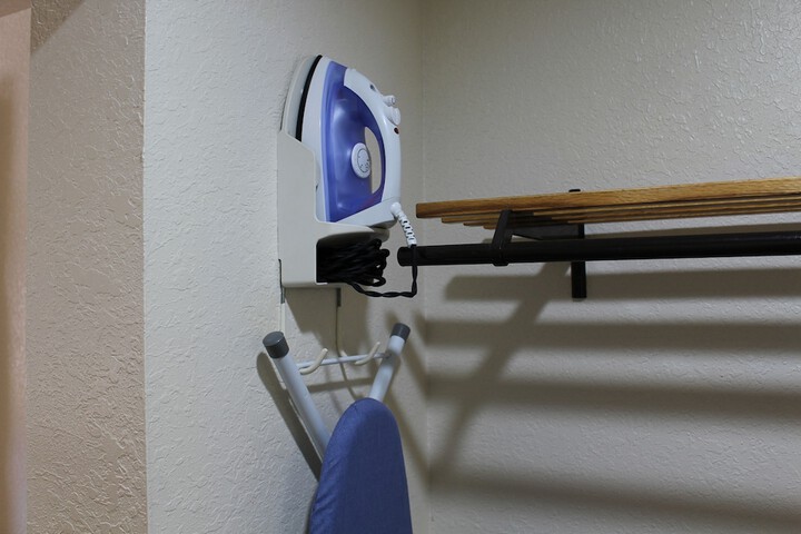 Iron/ironing board
