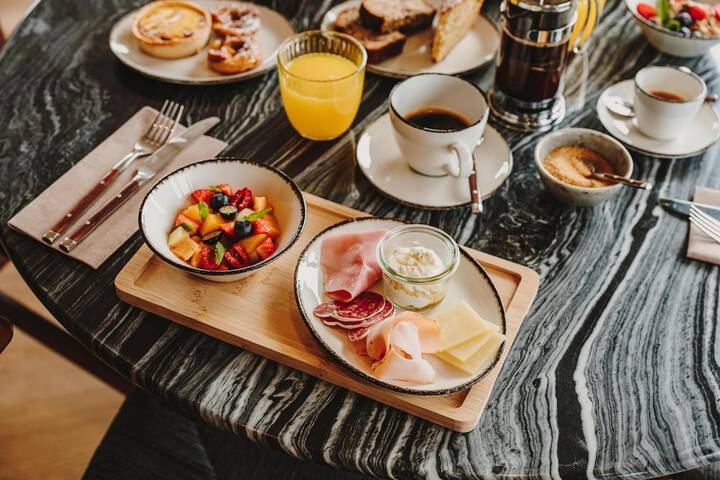 Breakfast/Coffee Service 72 of 128