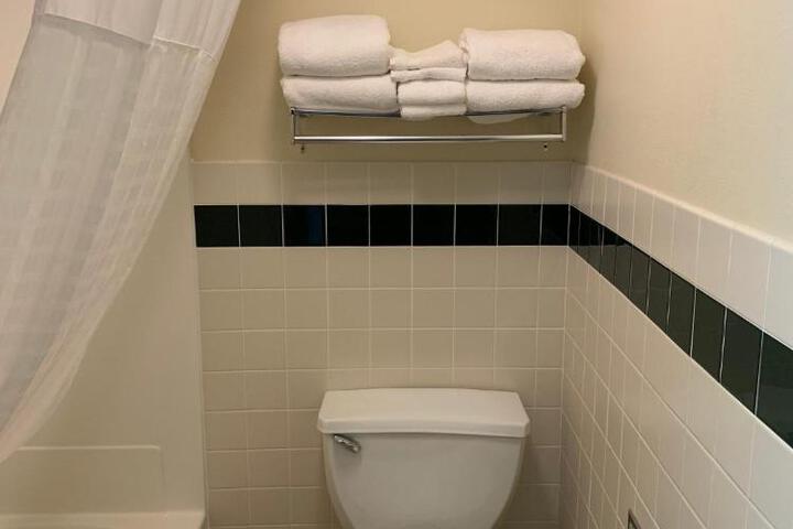 2 Queen Beds (1 of 7)