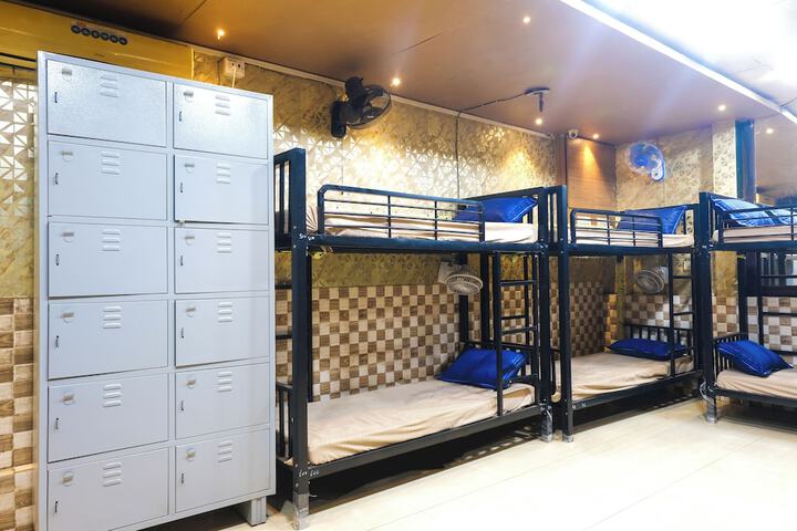 Room 9 of 21