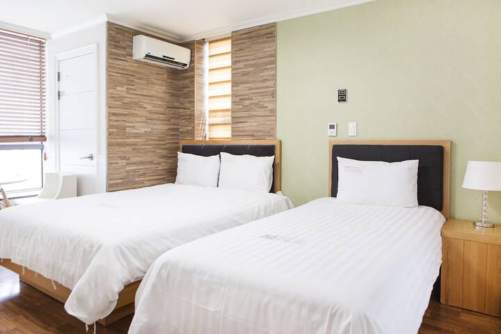 Room 4 of 28