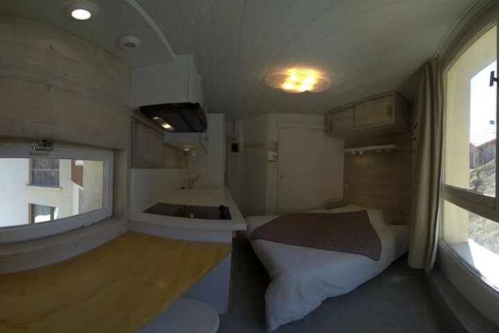Room 25 of 60