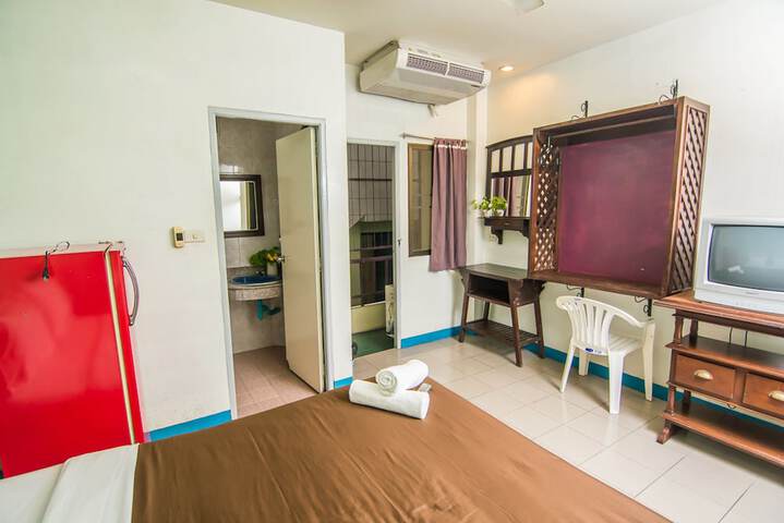 Room 4 of 32