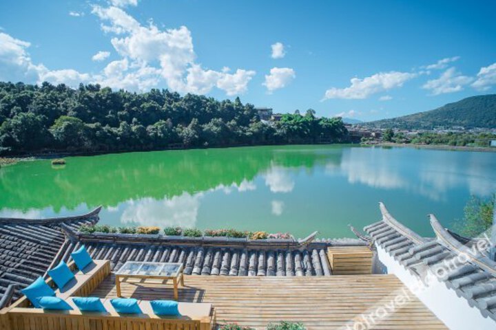 Tengchong Yujing Lake View Inn