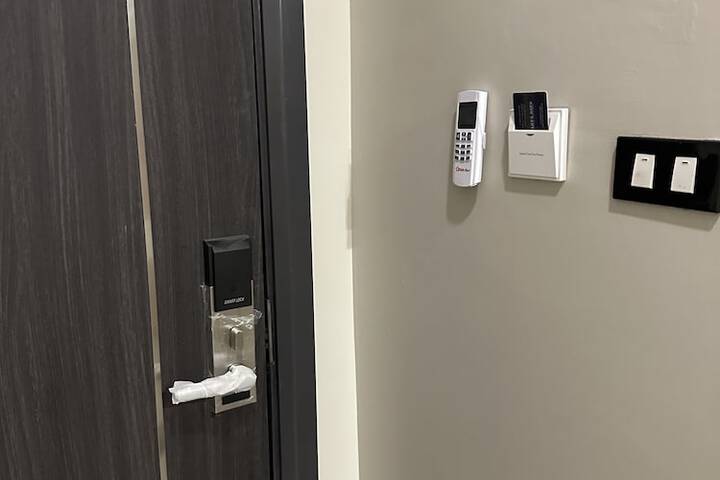 Room 18 of 38