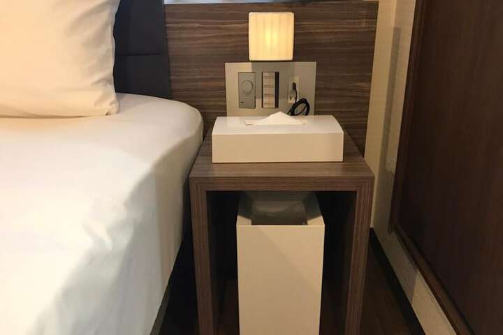 Room 9 of 33