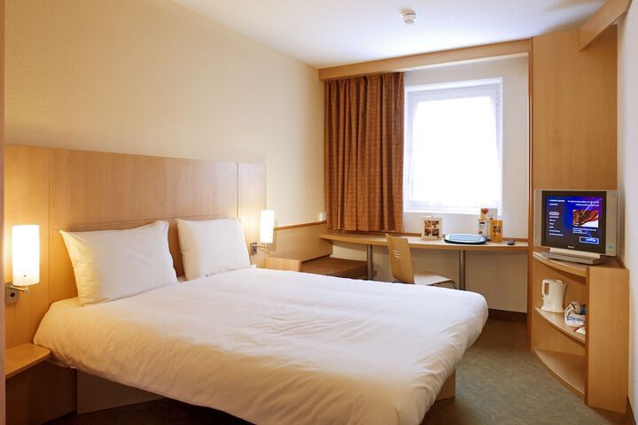 Room 4 of 32