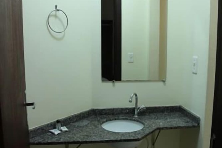 Room 33 of 40