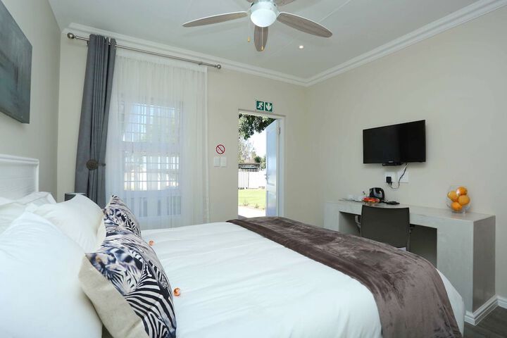 Room 4 of 16
