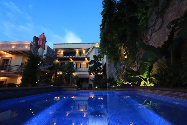 Pool 33 of 43
