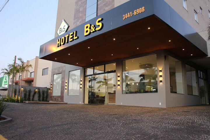 Hotel B & S