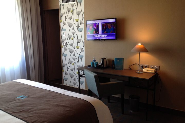 Room 5 of 32