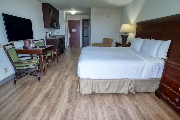 1 King Bed (9 of 12)