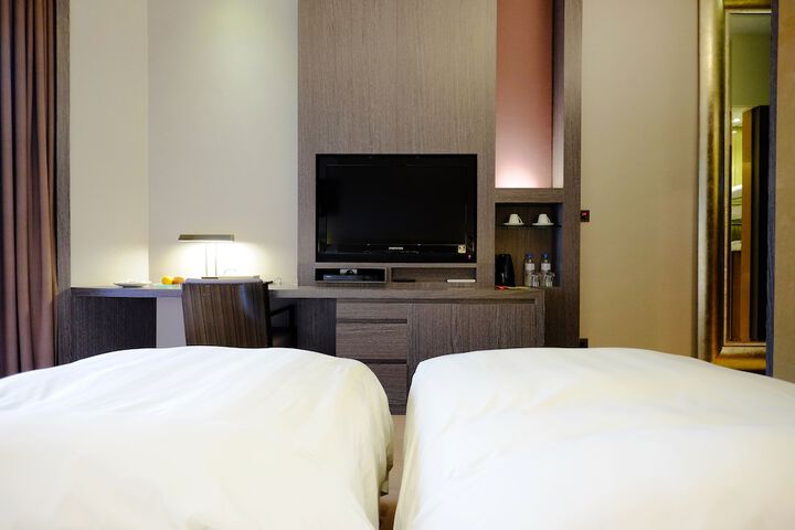 Room 10 of 68
