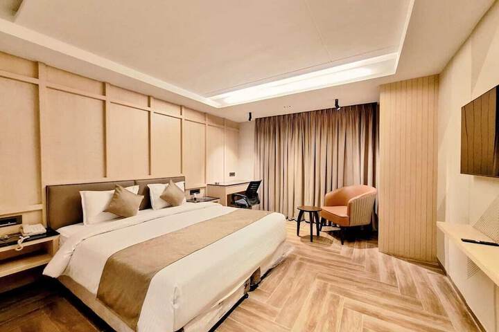 Room 13 of 27