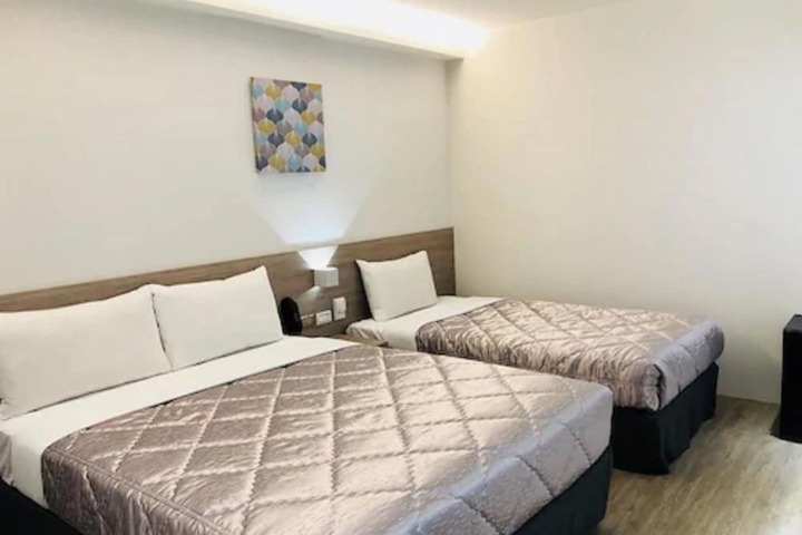 Room 25 of 29