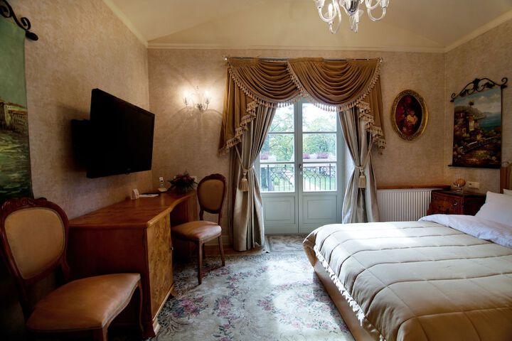 Room 6 of 35