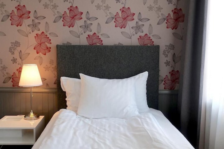 Room 12 of 49