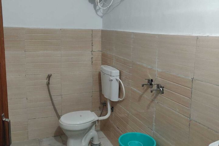 Room 5 of 6