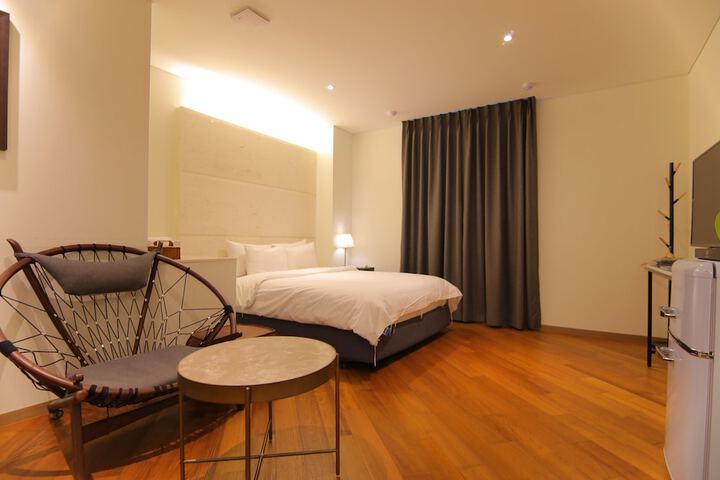 Room 13 of 190