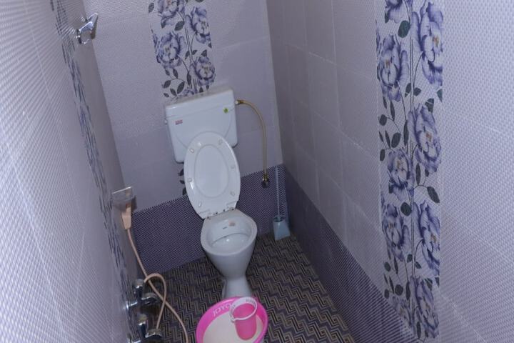 Room 10 of 16