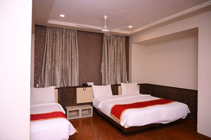 Room 6 of 19