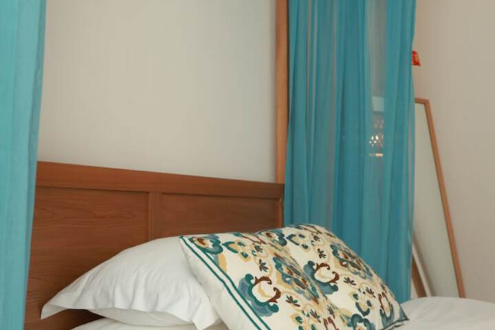 Room 49 of 80